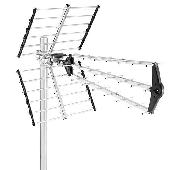 En TV-antenne med flere stenger og en metallstang, montert på en vertikal pole.