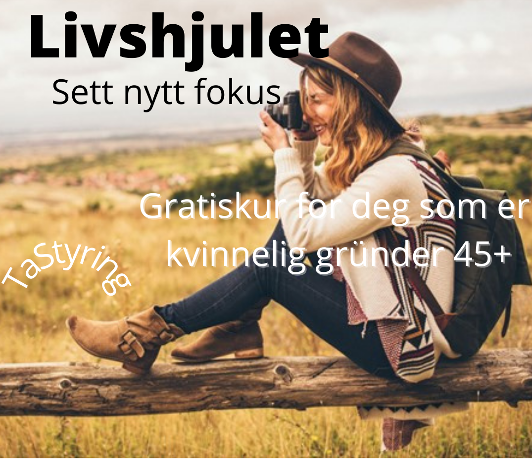Kvinne med kamera sitter på en benk i naturen, med fokus på livshjulet og kurs for kvinnelige gründere 45+.