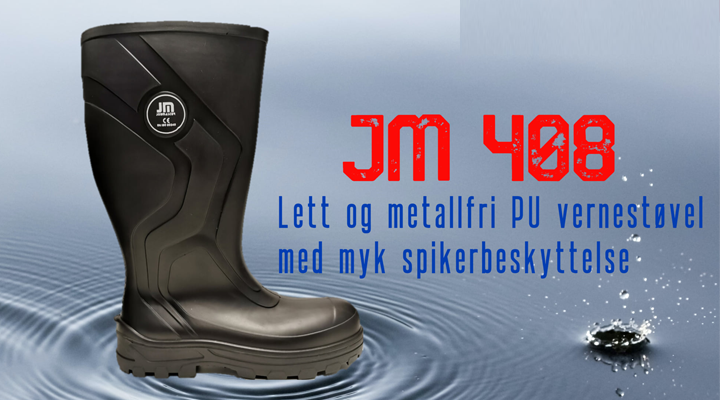 Lett og metallfri PU vernestøvel JM 408 med myk spikerbeskyttelse, plassert på en vannpyt.