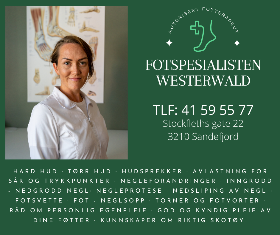 Fotterapeut i klinikk med informasjon om fotbehandlinger og kontaktopplysninger.