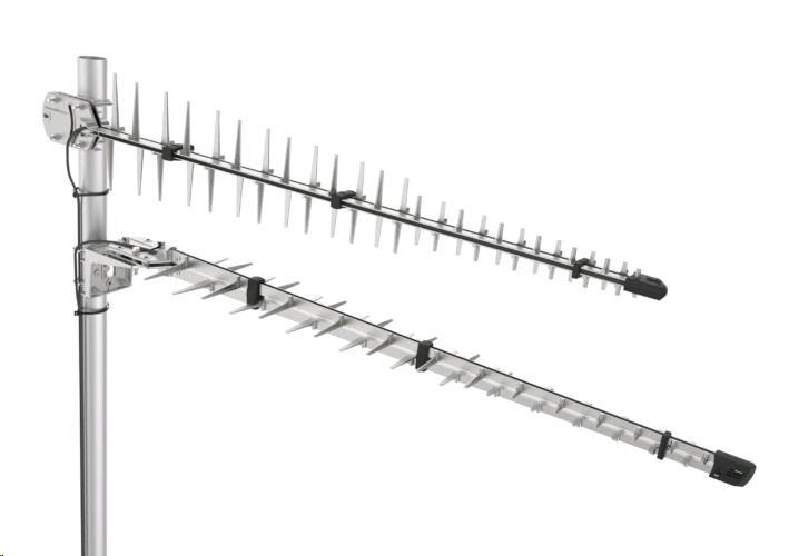 En metallantenne med flere stenger og pigger, designet for å forbedre TV- og radiosignal.
