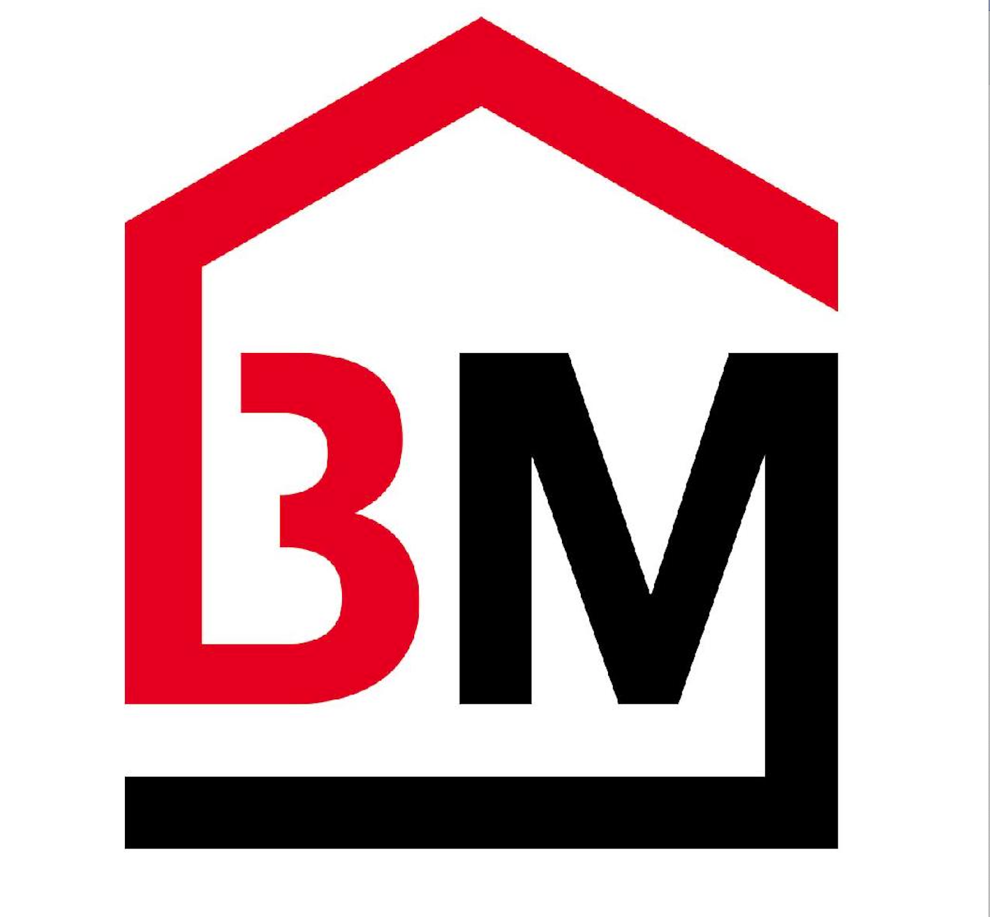 Logo med en rød husform og bokstavene B og M i svart og rødt.