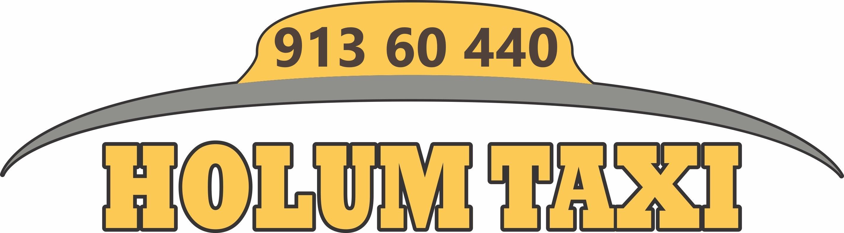Logo for Holum Taxi med telefonnummer 913 60 440 i gule og grå farger.