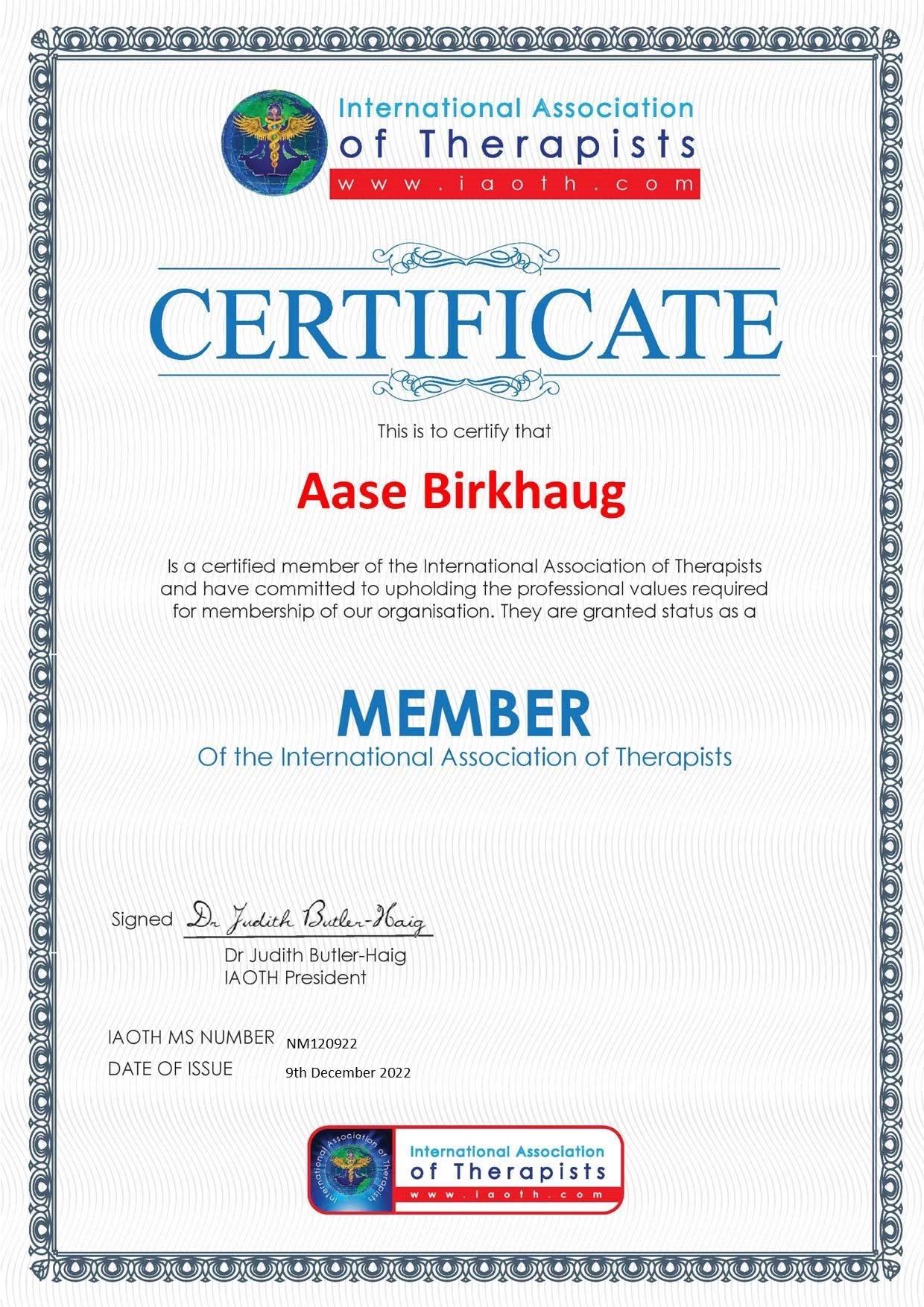 Sertifikat for Aase Birkhaug som medlem av International Association of Therapists. Dato for utstedelse: 1. desember 2020.