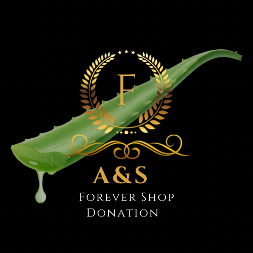 Aloe vera-blad med dråper, med teksten "A&S Forever Shop Donation" i gullfarge på svart bakgrunn.