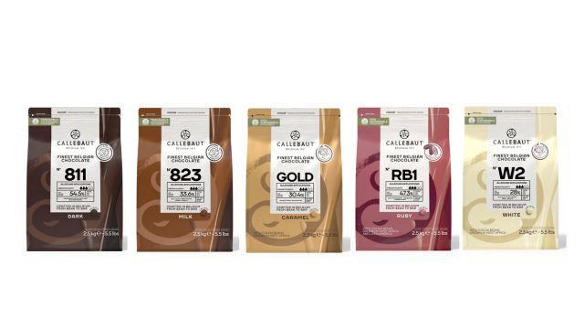 Pakker med forskjellige kaffetyper fra Callebaut, inkludert 811, 823, GOLD, RB1 og W2.