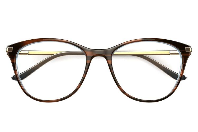 Brune briller med stor ramme og gullfarget detalj på stangen, perfekt for moderne stil.