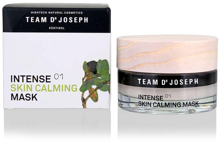 En hudmaske fra Team D'Joseph med emballasje, merket "Intense 01 Skin Calming Mask".