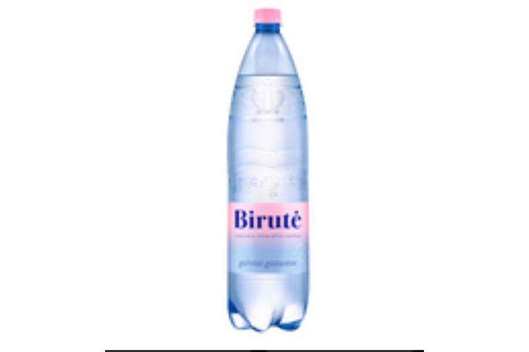 Flaske med Birutè mineralvann, klar væske med rosa kork og etikett.