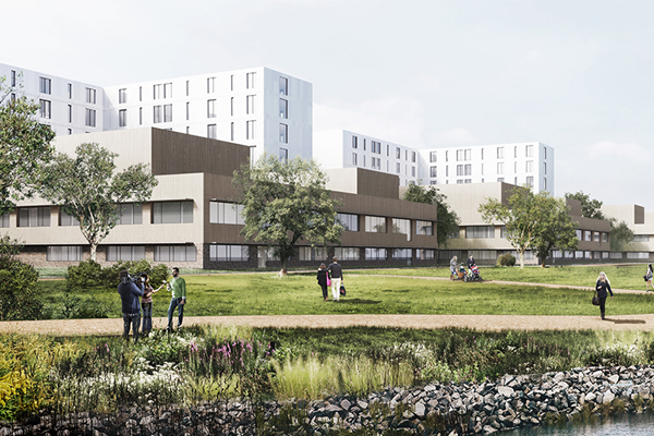 Moderne bygninger ved vannet med grøntområder og mennesker som går tur og nyter naturen.