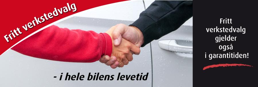 Håndtrykk mellom to personer med en bil i bakgrunnen, med tekst om fritt verkstedvalg i garantiperioden.