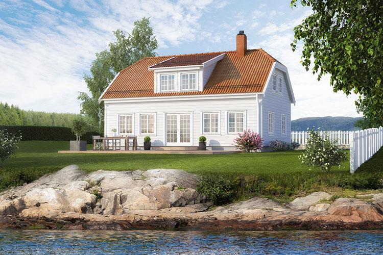 Et hvitt hus med rød takstein ved vannet, omkranset av grønt gress og trær, med en terrasse og hage.
