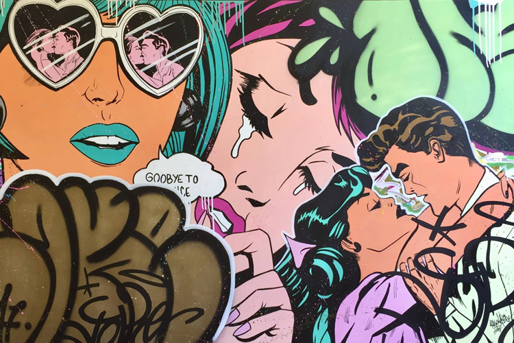 Kunstverk med fargerike popkunst-figurer som kysser, med grafitti-elementer og hjerteformede solbriller.