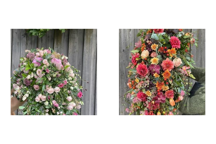 To store med fargerike blomsterbuketter, den ene med rosa og hvite blomster, den andre med oransje og røde blomster.