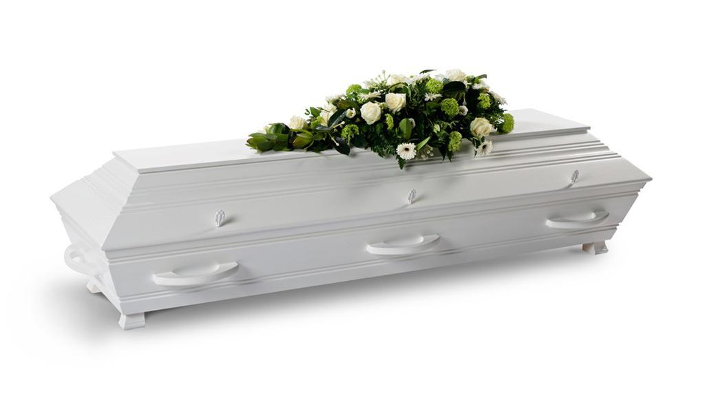 Hvit kiste med blomsteroppsats på toppen, plassert på en enkel bakgrunn.