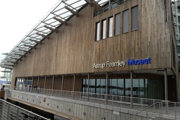 Astrup Fearnley Museet med moderne trefasade og glassdetaljer ved vannkanten i Oslo.