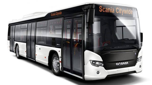 En moderne Scania bybuss med svart og hvit design, klar for transport i bymiljøet.