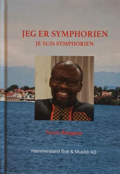 Bokomslag med tittelen "Jeg er symphonien" og et bilde av en smilende mann foran en sjøutsikt.