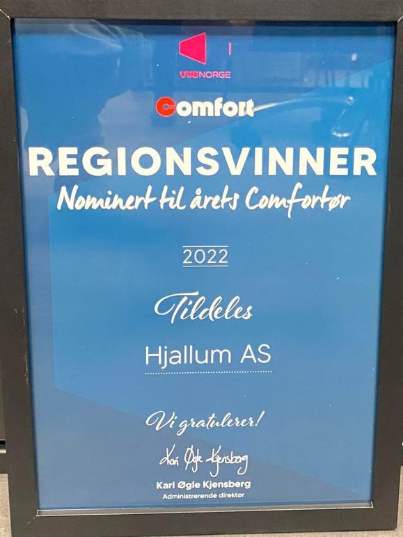 Diplom for Regionsvinner 2022 tildelt Hjallum AS, med gratulasjoner fra Comfort og signaturer fra ledelsen.