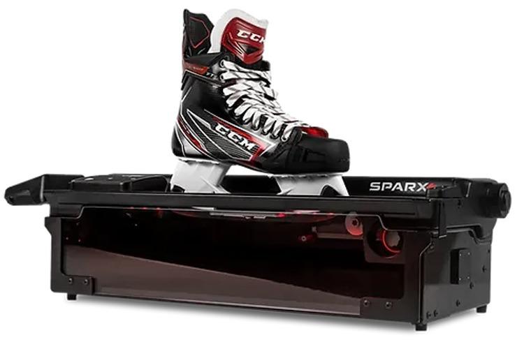 Sparx skøyteslipemaskin med en skøyte plassert på toppen, klar for sliping.