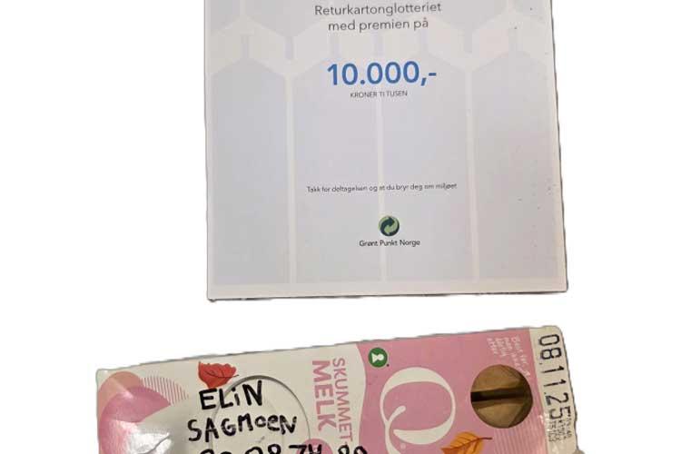 Bilde av en melkekartong med teksten "Skummet melk" og en brosjyre med informasjon om en premie på 10.000 kroner.