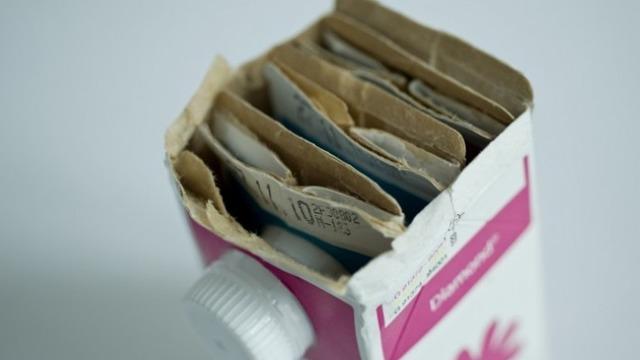En åpnet melkekartong med flere innvendige pakker som er delvis synlige.
