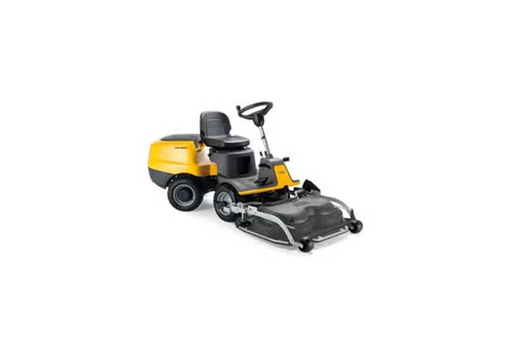En gressklipper med sete og styre, designet for effektiv klipping av plener.
