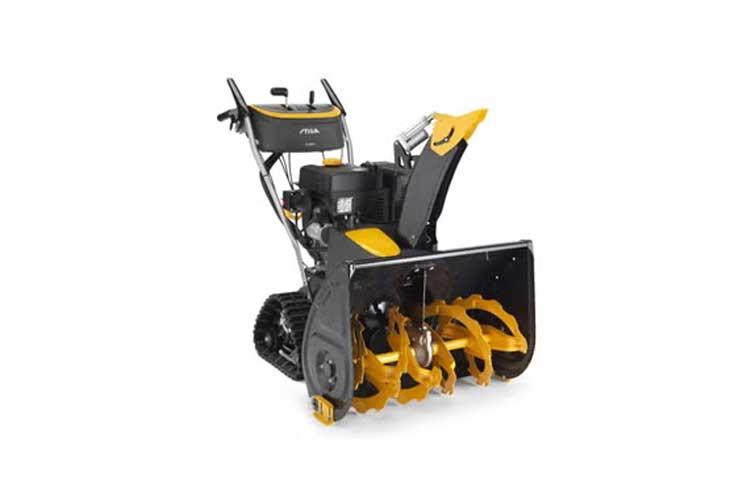 Snøfreser med gule detaljer og kraftig motor, designet for effektiv snørydding i vintermånedene.