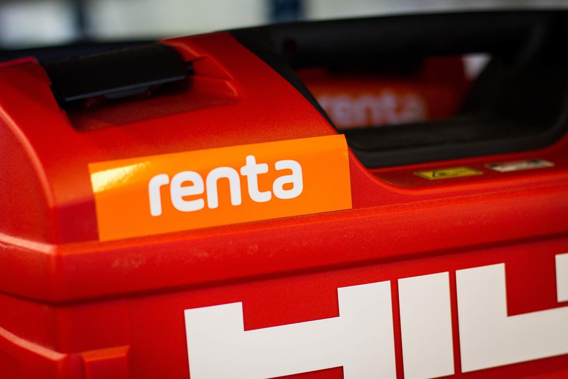 Rød verktøykasse med Renta-logo og Hilti-merke, brukt til oppbevaring av verktøy og utstyr.