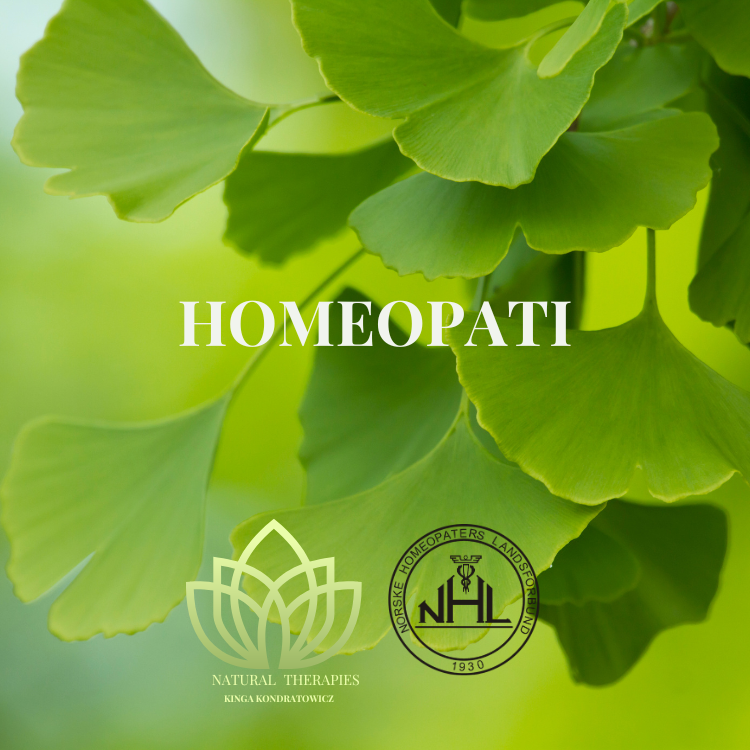 Grønn ginkgo-blad med teksten "HOMEOPATI" og logoer for naturlige terapier og NHL.