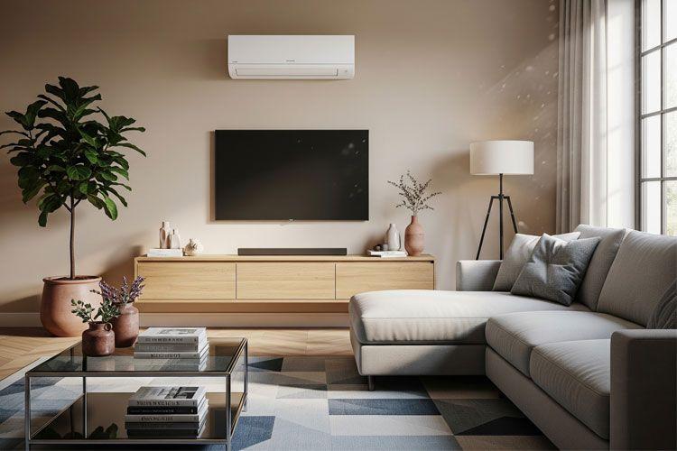 Moderne stue med grå sofa, TV på veggen, planter, og et glassbord med bøker og dekorasjoner.