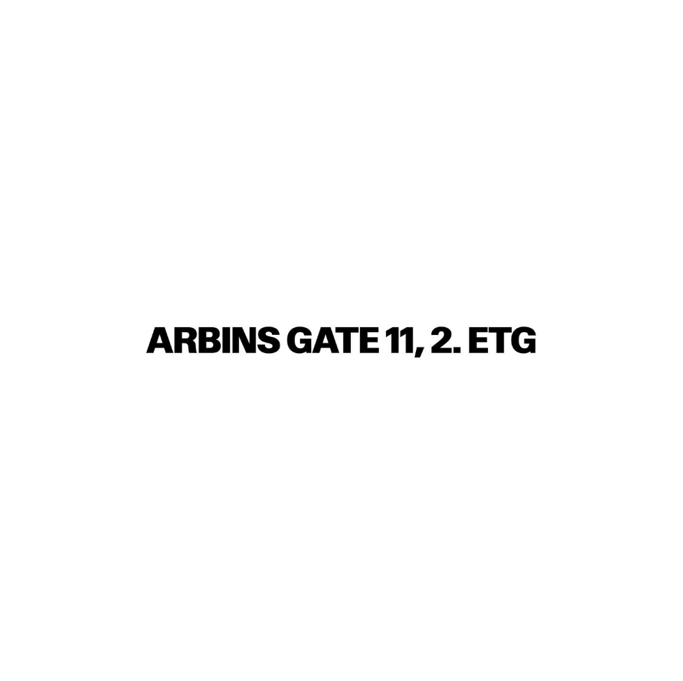 Arbins gate 11, 2. etasje, tekst på hvit bakgrunn.
