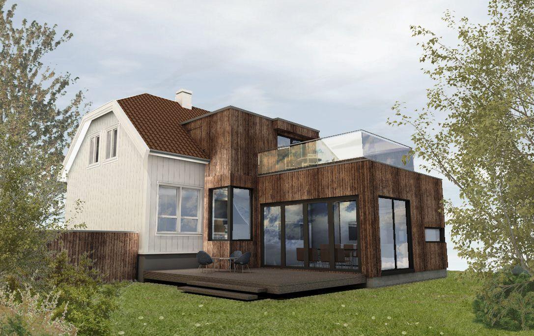 Moderne hus med trepanel, store vinduer og terrasse, omgitt av grønt gress og trær.