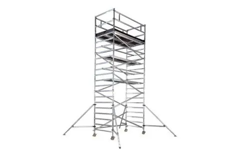 Stillas i aluminium med flere plattformer, designet for bygg- og renoveringsarbeid.