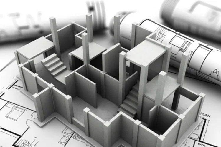 Modell av et hus med flere rom og trapper, plassert på en arkitekttegning.